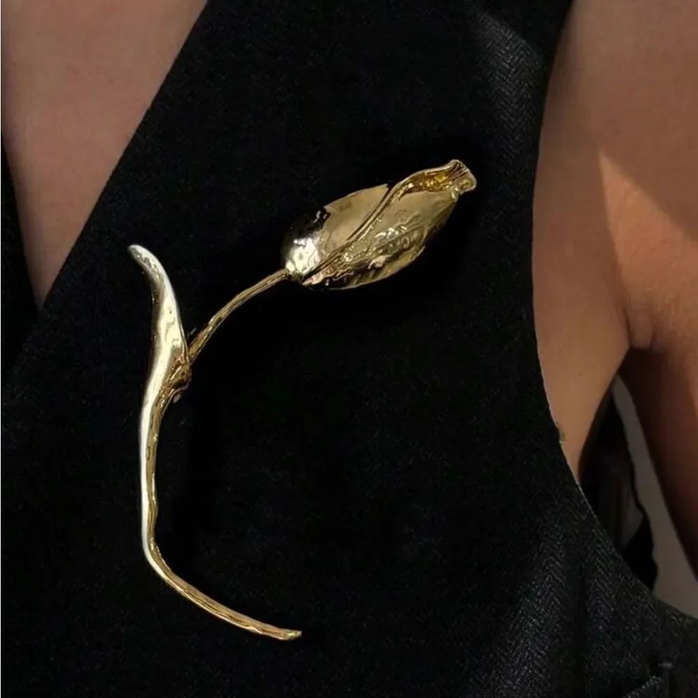 Gold Tulip Brooch M1494